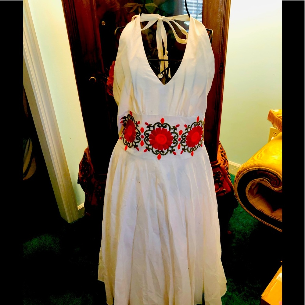 Stunning sundress!White W/Orange roses!Delightful! - Picture 1 of 5